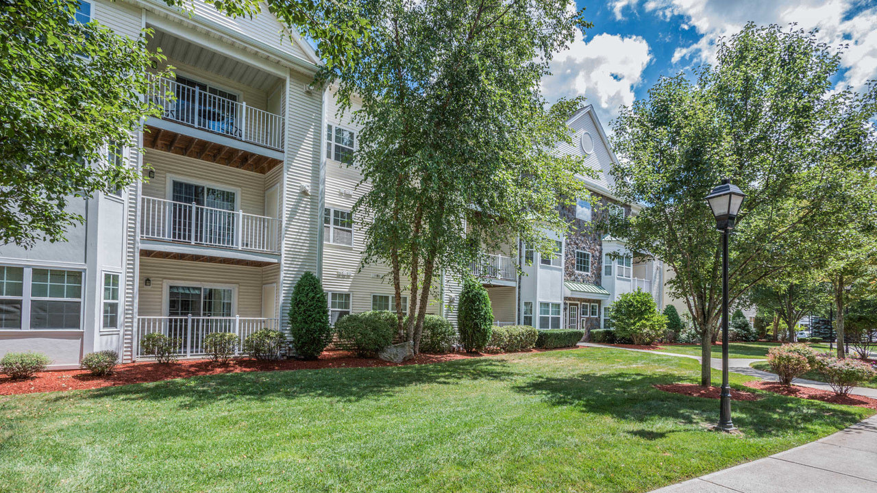 Heritage at Stone Ridge in Burlington, MA - Foto de edificio