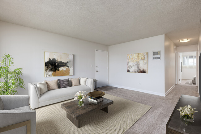 Seawind Apartments in Chula Vista, CA - Building Photo - Building Photo