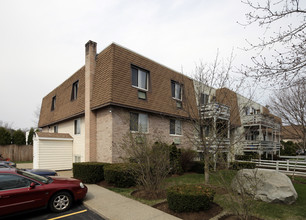 Deer Park Apartments in Taunton, MA - Building Photo - Building Photo