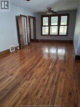 368 HALL in Windsor, ON - Foto de edificio - Building Photo