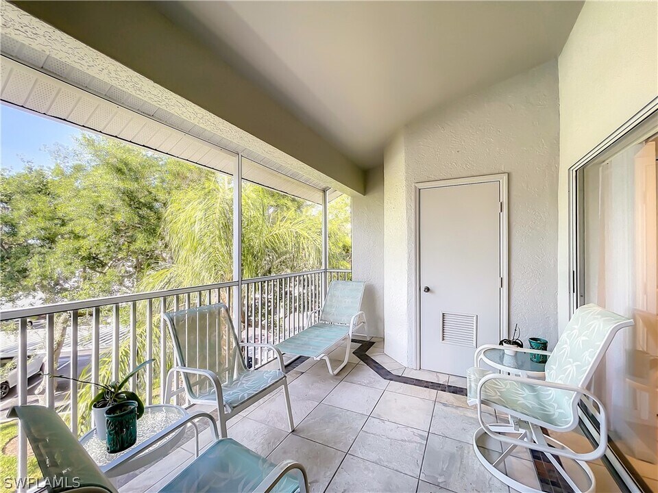 470 Bermuda Cove Way in Naples, FL - Foto de edificio
