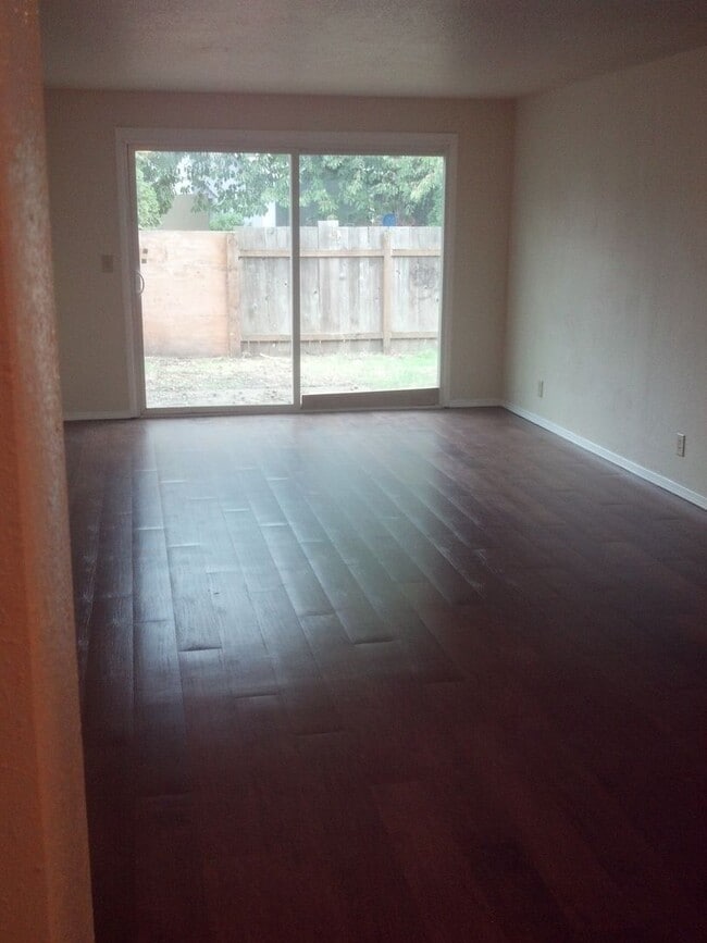 109-117 W N St in Springfield, OR - Building Photo - Building Photo