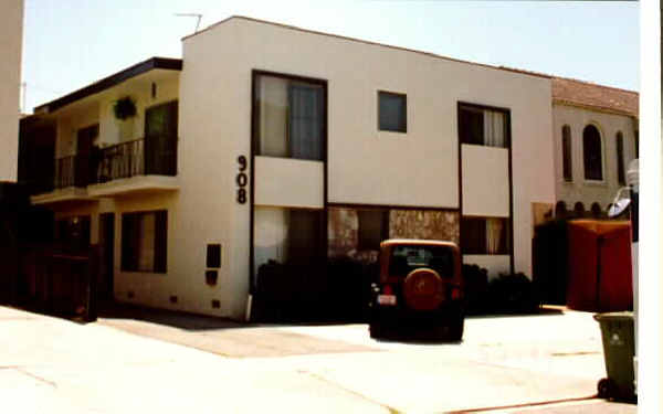 908 N Alfred St in Los Angeles, CA - Building Photo - Building Photo