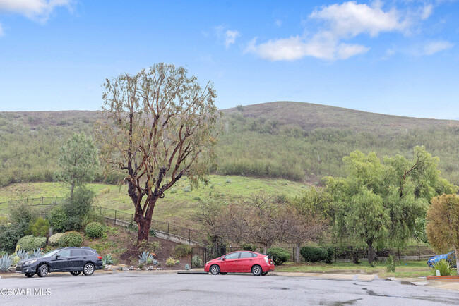 473 Summit Knoll Ct in Oak Park, CA - Building Photo - Building Photo