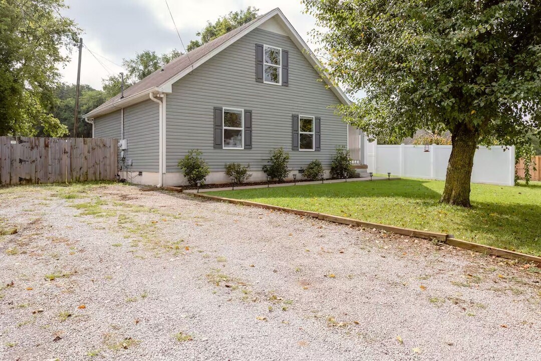 604 Basswood Ave in Nashville, TN - Building Photo
