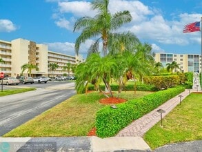 121 SE 3rd Ave in Dania Beach, FL - Foto de edificio - Building Photo