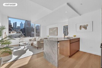 611 W 56th St in New York, NY - Building Photo - Building Photo