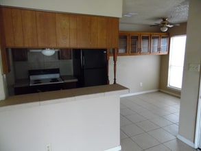 4 Dallas Ct in Angleton, TX - Building Photo - Building Photo