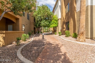 5302 E Van Buren St in Phoenix, AZ - Building Photo - Building Photo