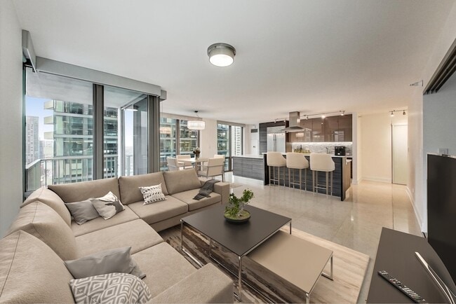 2 E Erie St in Chicago, IL - Building Photo - Building Photo