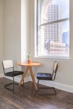 225 E Michigan St in Milwaukee, WI - Foto de edificio - Building Photo