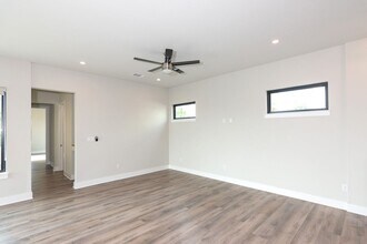 2802 Lawrence Dr in Austin, TX - Building Photo - Building Photo