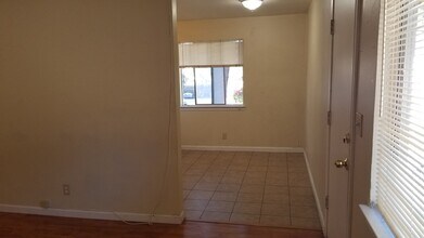 563 Troy Dr, Unit 3 in San Jose, CA - Building Photo - Building Photo