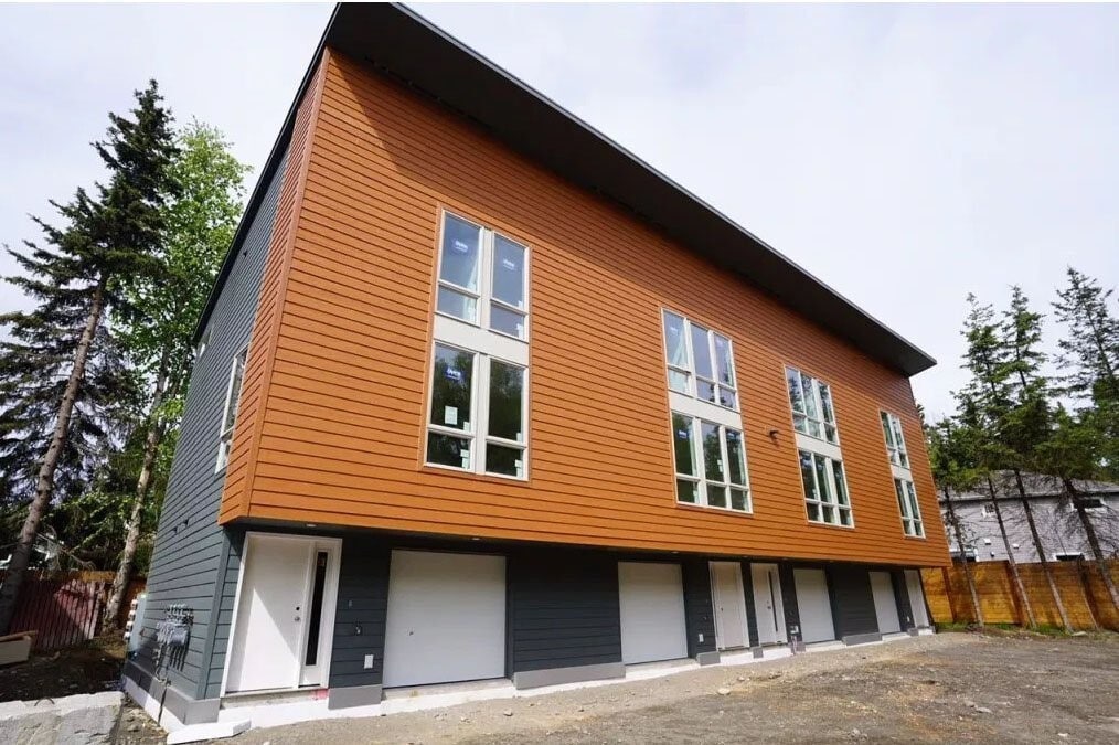 2720 Coho Way in Anchorage, AK - Building Photo