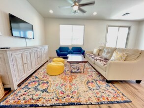 2437 E Alta Vista Rd in Phoenix, AZ - Building Photo - Building Photo