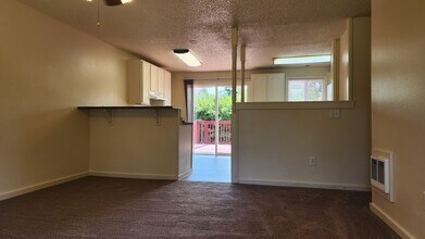 2406 Oak Dr in Steilacoom, WA - Building Photo - Building Photo