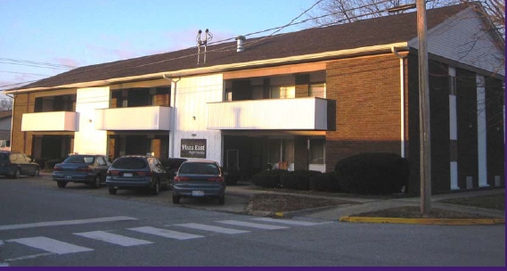 Plaza East Apartments in Highland, IL - Foto de edificio