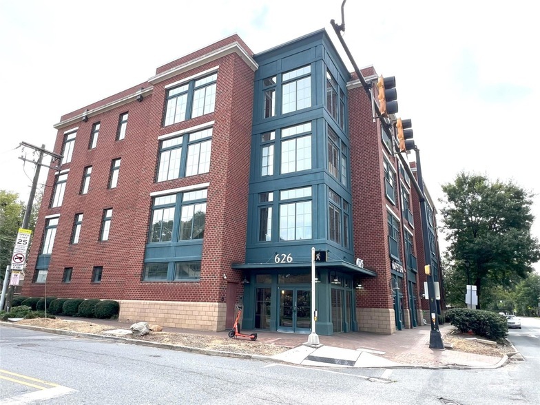 626 N Graham St, Unit 213 in Charlotte, NC - Building Photo