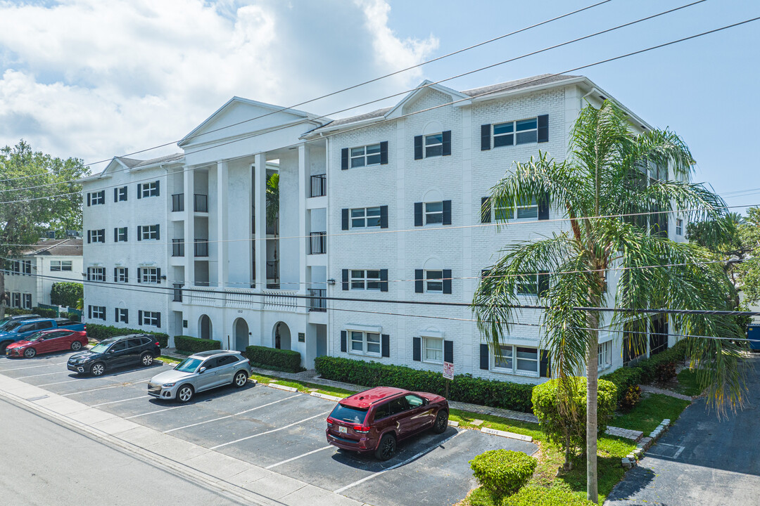 Las Olas Manor in Fort Lauderdale, FL - Foto de edificio