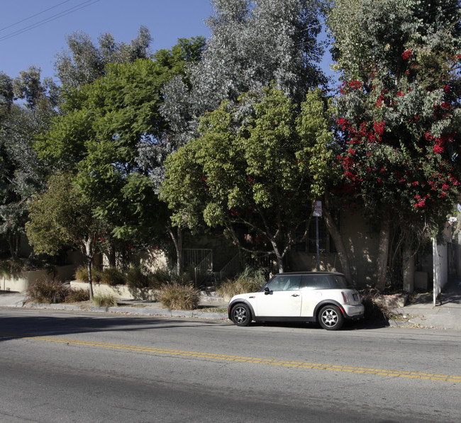 3927-3931 1/4 Melrose Ave in Los Angeles, CA - Building Photo - Building Photo