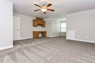 211 Summerwind Plantation Dr in Garner, NC - Foto de edificio - Building Photo