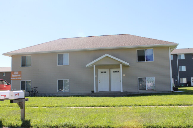 1121 Roosevelt St in Vermillion, SD - Foto de edificio - Building Photo