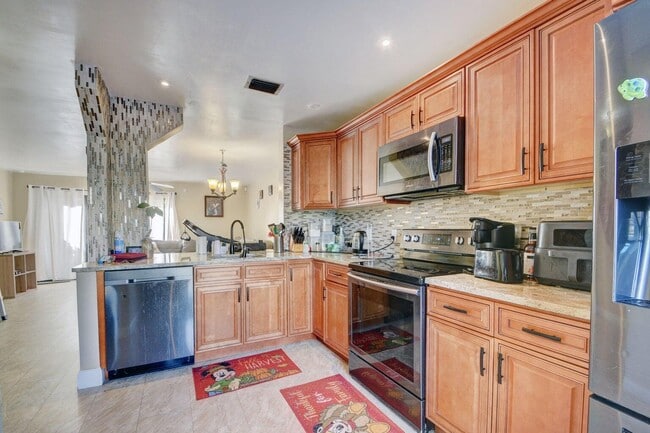 799 Hill Dr in West Palm Beach, FL - Building Photo - Building Photo