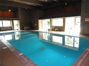 2800 Hamline Ave N in Roseville, MN - Building Photo - Building Photo