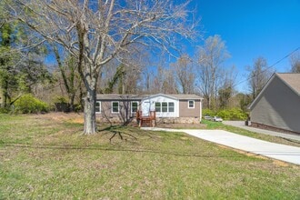 456 W Outer Dr in Oak Ridge, TN - Building Photo - Building Photo