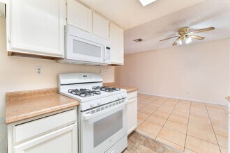 457 N Lamb Blvd in Las Vegas, NV - Building Photo - Building Photo