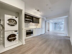 308 Jarvis St in Toronto, ON - Building Photo