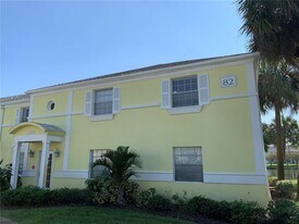 220 Pompano Dr SE in St. Petersburg, FL - Building Photo