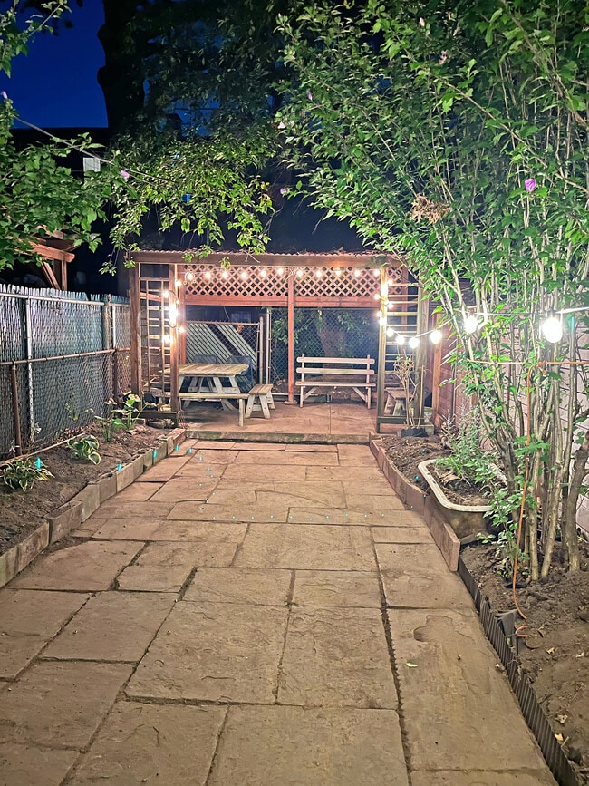 518A Halsey St, Unit #1