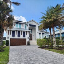 336 Lagoon Ave in Naples, FL - Building Photo