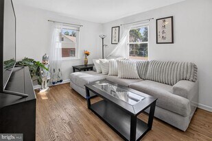 2810 Byron Ct in Silver Spring, MD - Building Photo