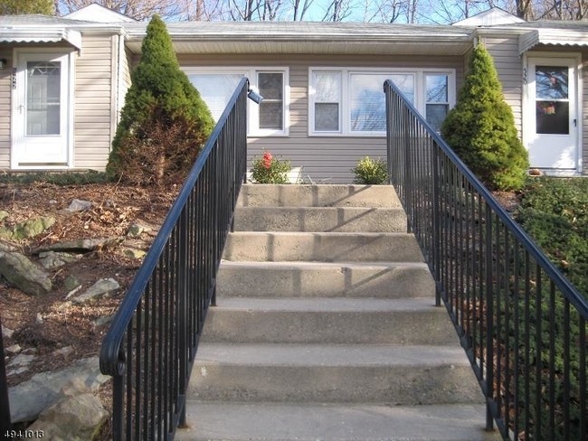 520 Vail Rd in Roxbury Township, NJ - Foto de edificio - Building Photo
