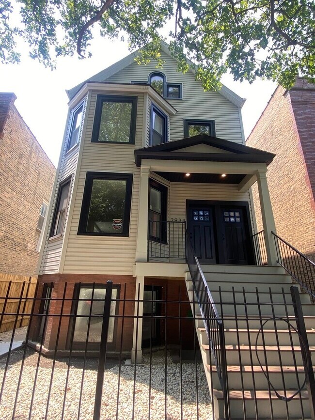 property at 2934 N Avers Ave