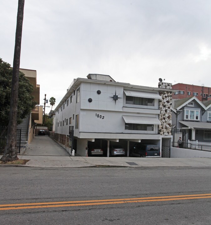 1802 N Wilton Pl in Los Angeles, CA - Building Photo