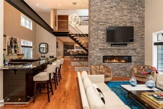 5 Parish Dr in Locust Valley, NY - Building Photo - Building Photo