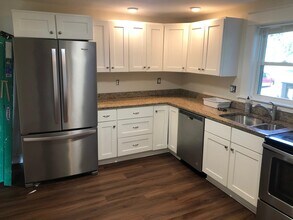 64 Rogers Rd in Kittery, ME - Building Photo - Building Photo