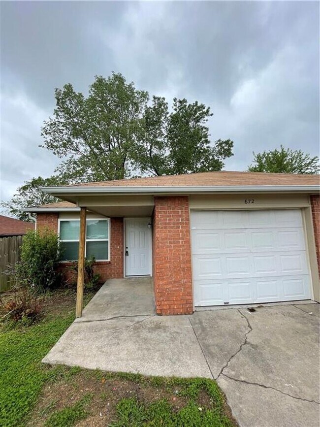 property at 672-672 W Martha Dr