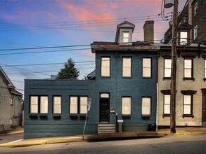 375 1/2 Main St in Pittsburgh, PA - Building Photo - Building Photo