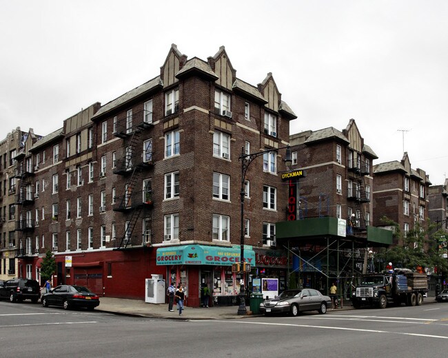 1,3,5 Post Avenue in New York, NY - Foto de edificio - Building Photo