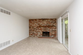 Creeks of Gladstone in Gladstone, MO - Building Photo - Interior Photo