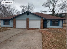 412 N Gilbert St in Independence, MO - Building Photo