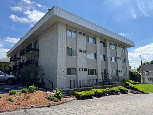 250 Nesmith St in Lowell, MA - Building Photo