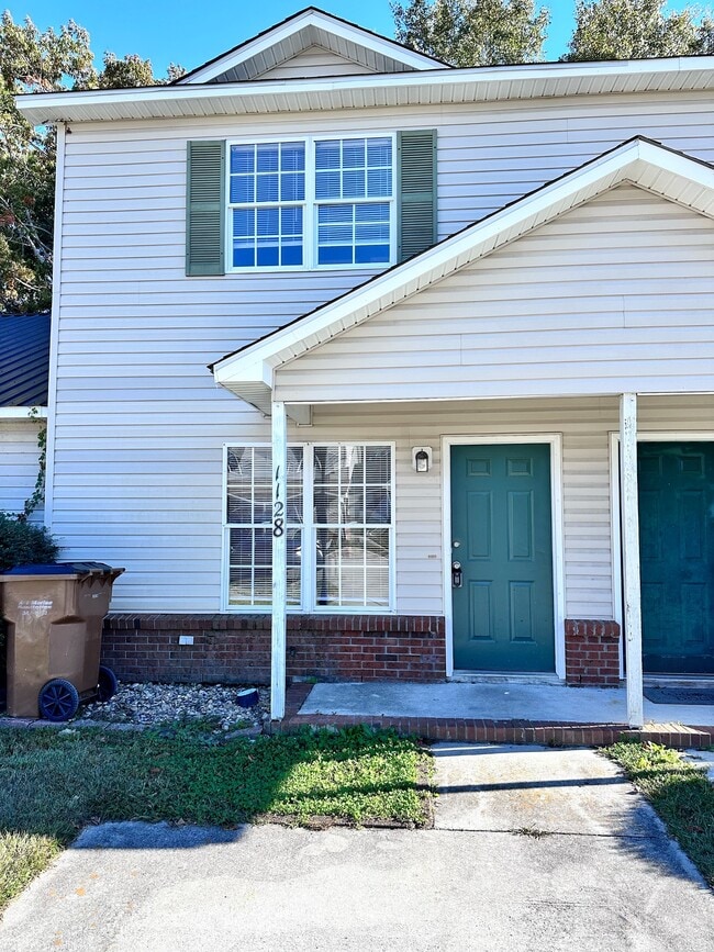 property at 1128 Pueblo Dr