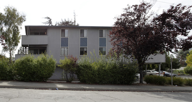 15525 Liberty St in San Leandro, CA - Building Photo - Building Photo