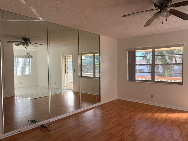 230 Bedford E in West Palm Beach, FL - Building Photo - Building Photo