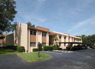Forest Lakes Village in Sarasota, FL - Building Photo - Building Photo